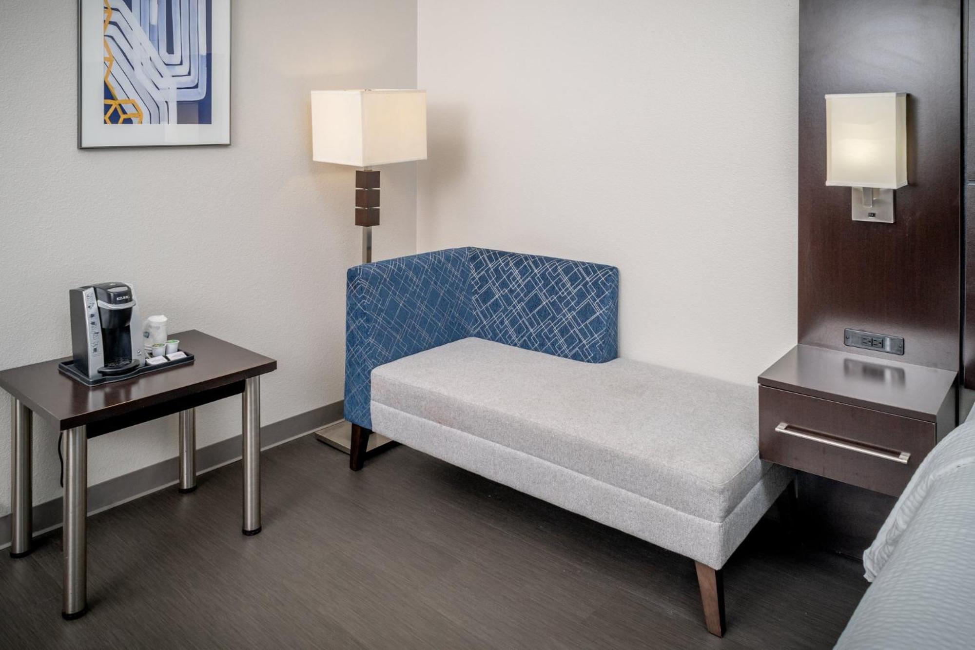 Holiday Inn Express & Suites Cross Lanes By Ihg Экстерьер фото